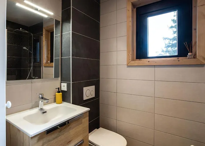 Mathilde Les Coches Saturday Changeover Шале Ла-Плань